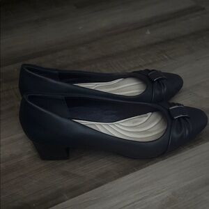 Classic Women's Navy Blue Low Heel Dress Pumps